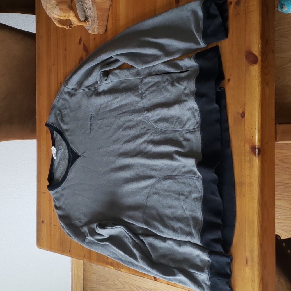 Calvin Klein Gray Sweat Shirt XL EUC 60% Cotton/40% Polyester - Front Pockets